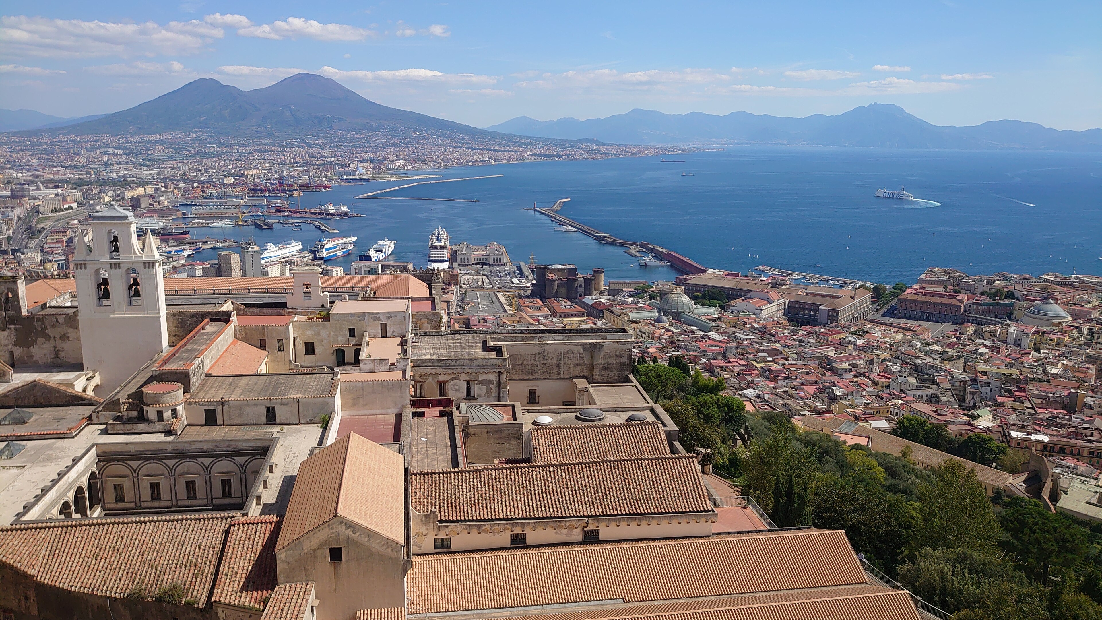 Naples city view near Maschio Angioino for the AI agency service area page